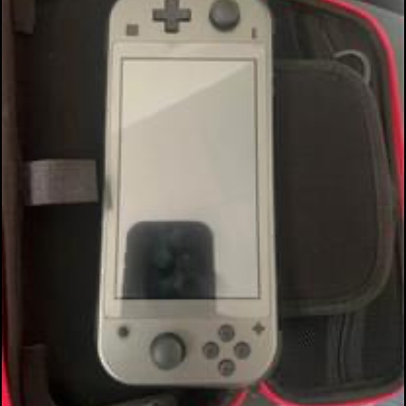 Nintendo Switch - Picture 2 of 4